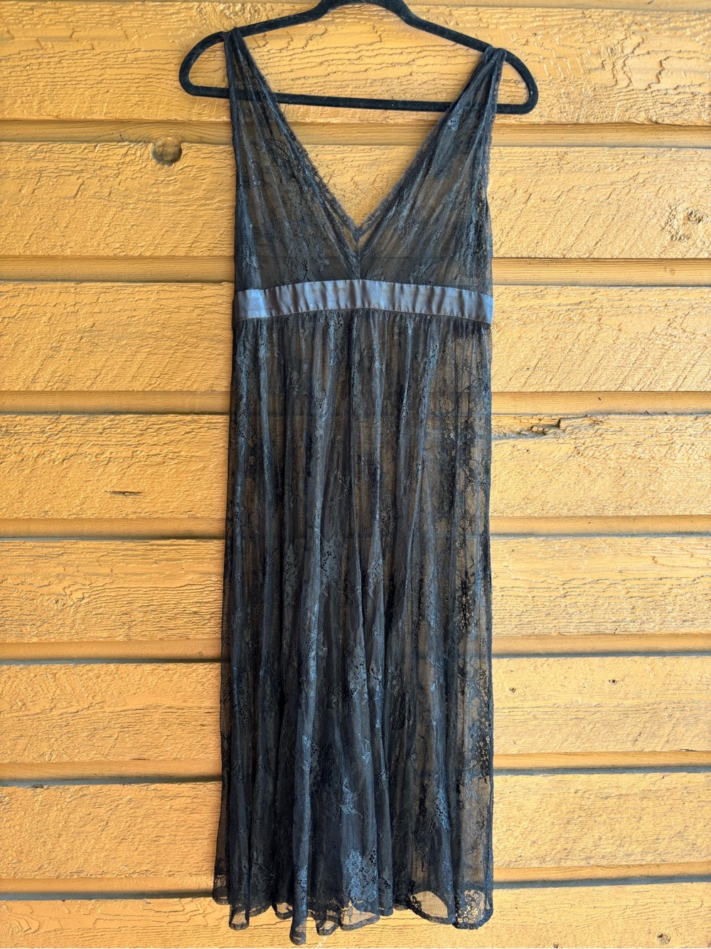 Black Lace V-Neck Sleeveless Dress